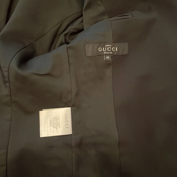 Gucci Blazer. Very gently used! 100 % lana wool; It size 40. - Picture 2 of 6